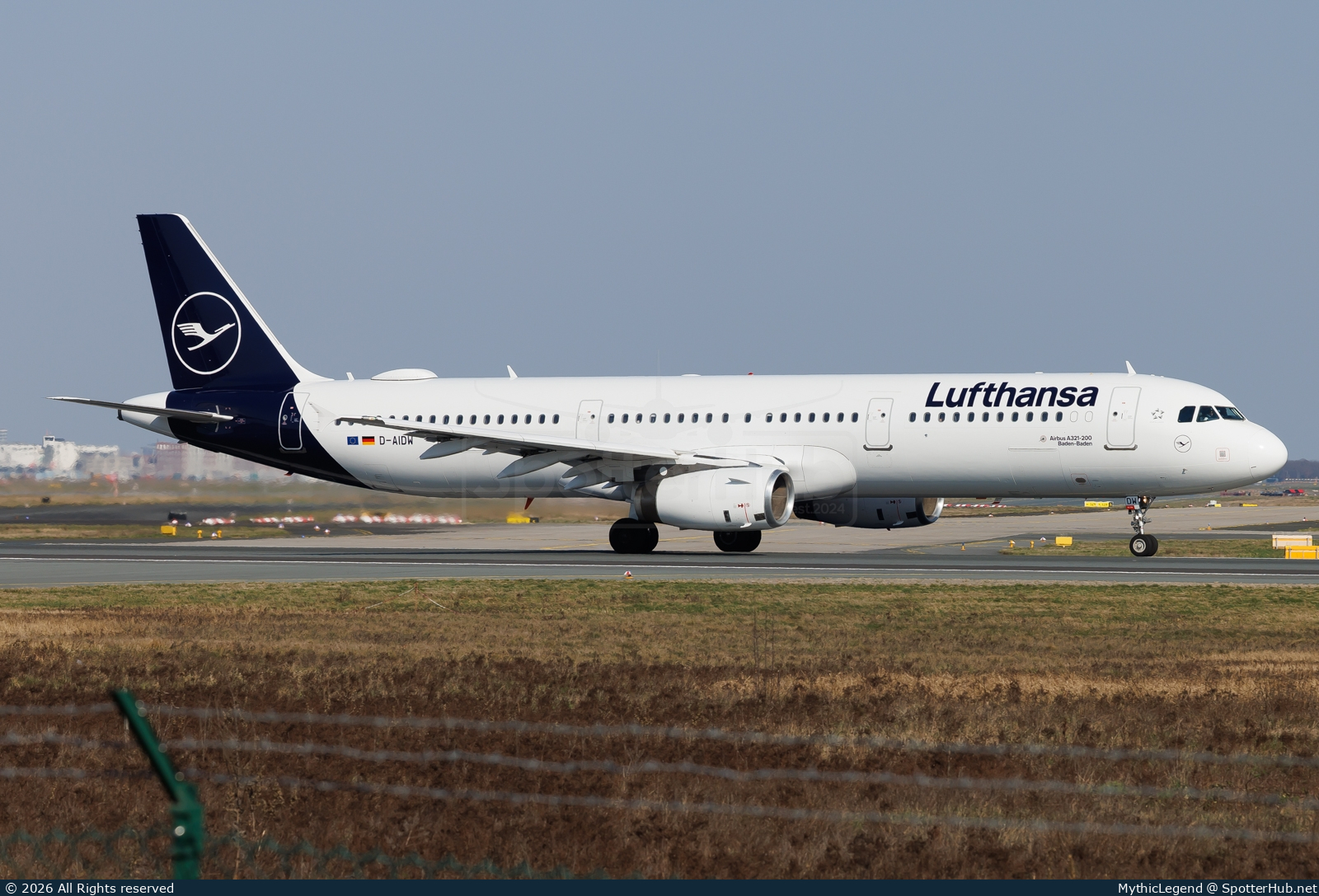 Photo of D-AIDW - Airbus A321-231 operated by Lufthansa
