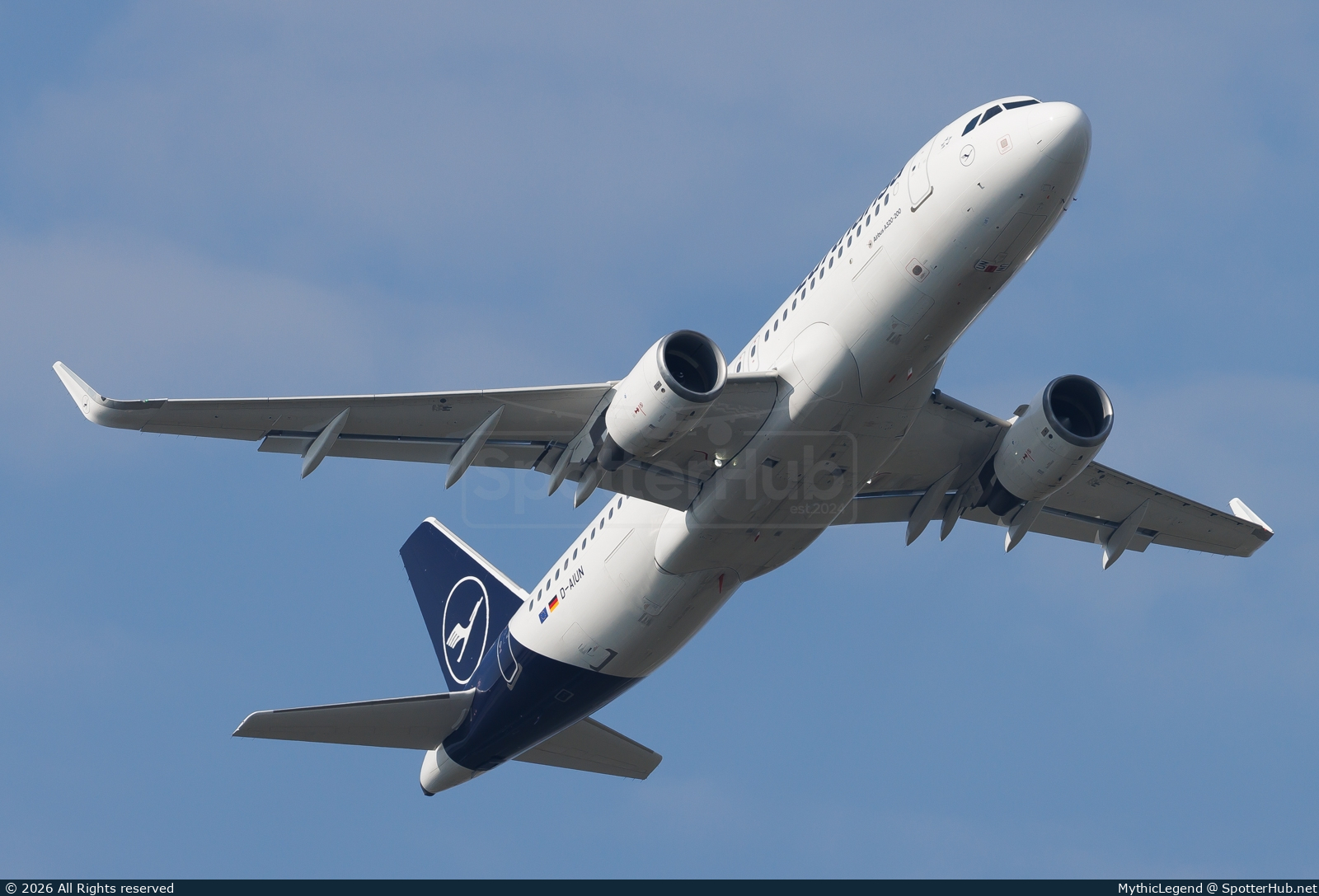 Photo of D-AIUN - Airbus A320-214 operated by Lufthansa