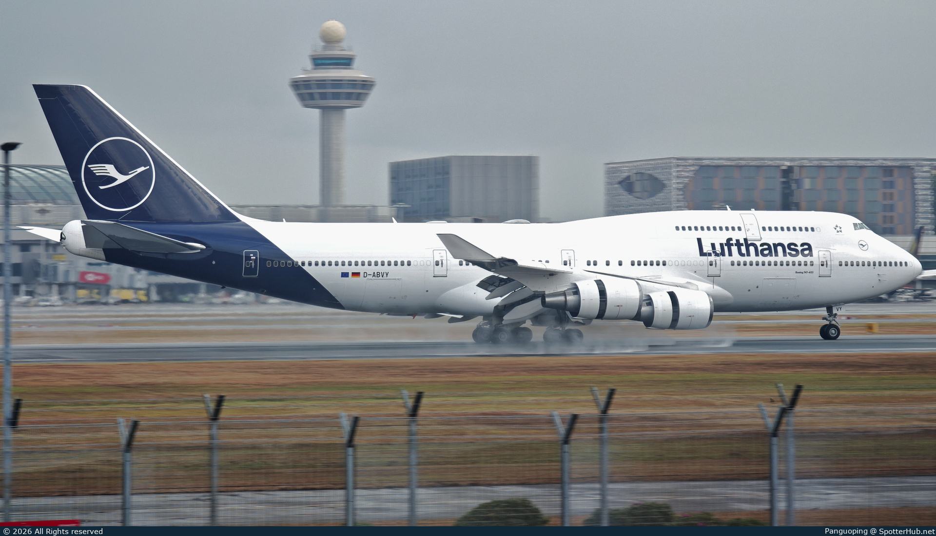Photo of D-ABVY - Boeing 747-430 operated by Lufthansa