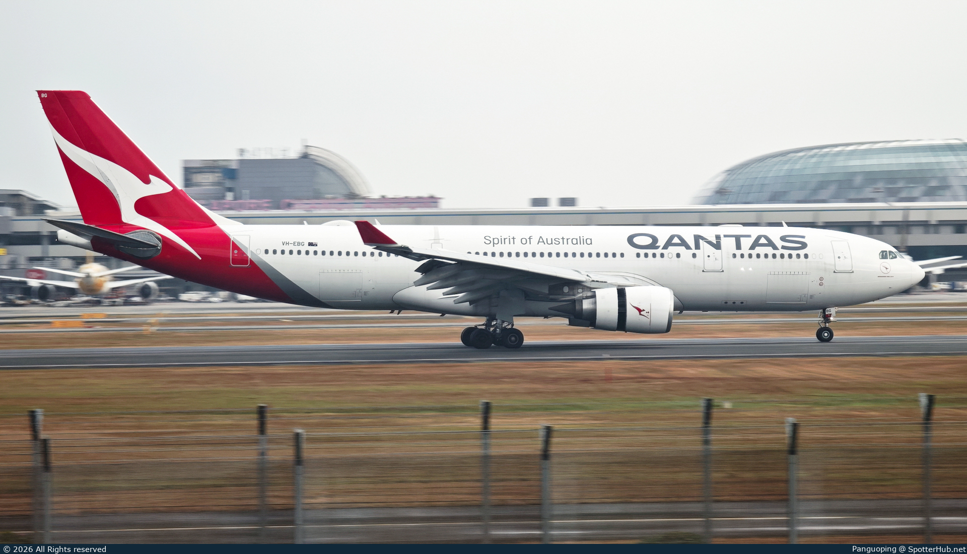 Photo of VH-EBG - Airbus A330-203 operated by Qantas