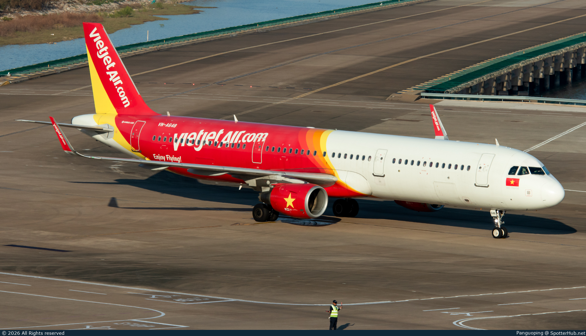 Photo of VN-A648 - Airbus A321-211 operated by VietJet Air
