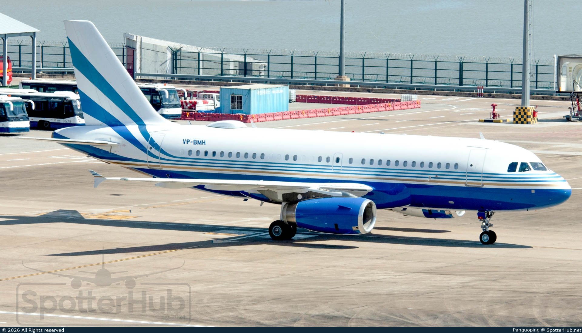 Photo of VP-BMH - Airbus A319-133(CJ) operated by Las Vegas Sands Corp.