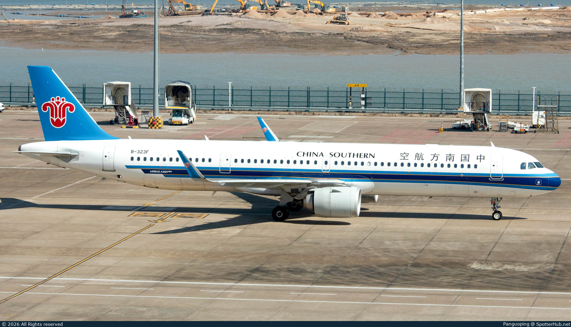 Photo of B-323F - Airbus A321-253NX operated by China Southern Airlines
