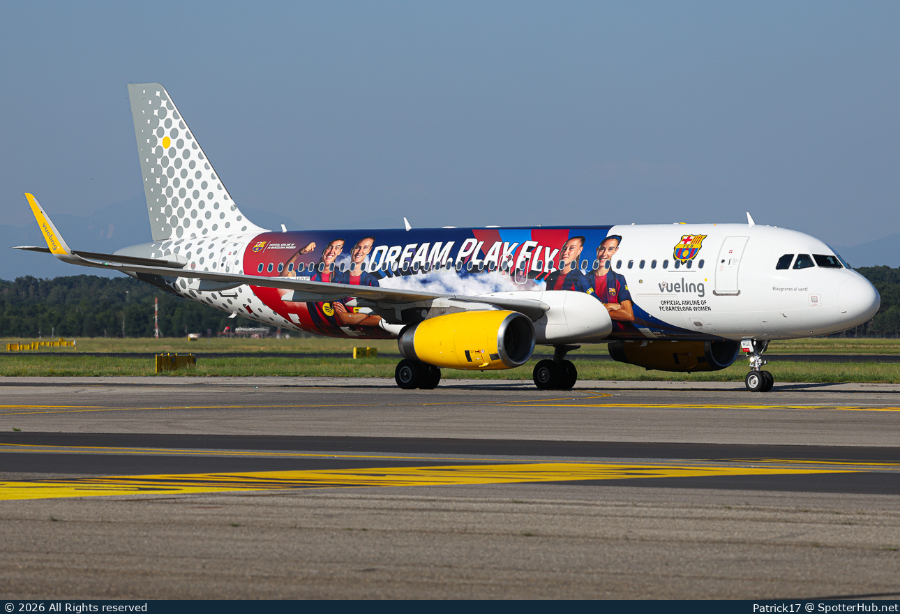 Photo of EC-MQE - Airbus A320-232 operated by Vueling