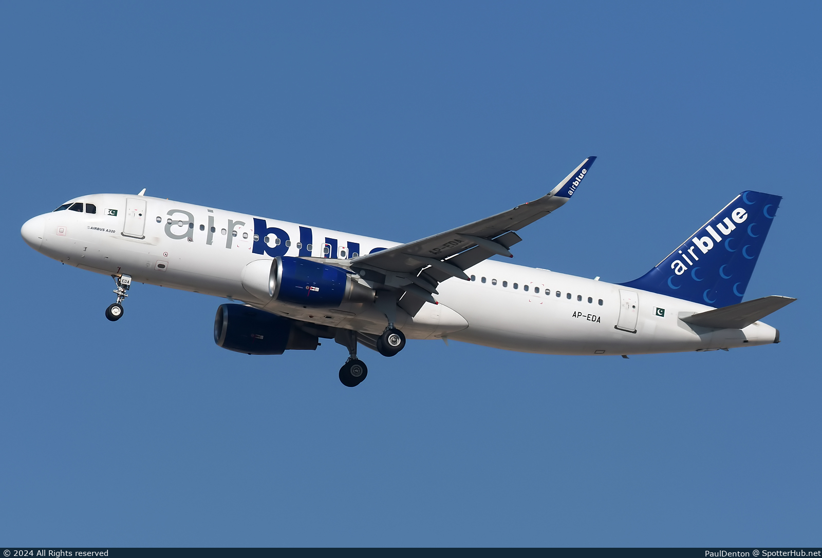 Photo of AP-EDA - Airbus A320-214 operated by Airblue