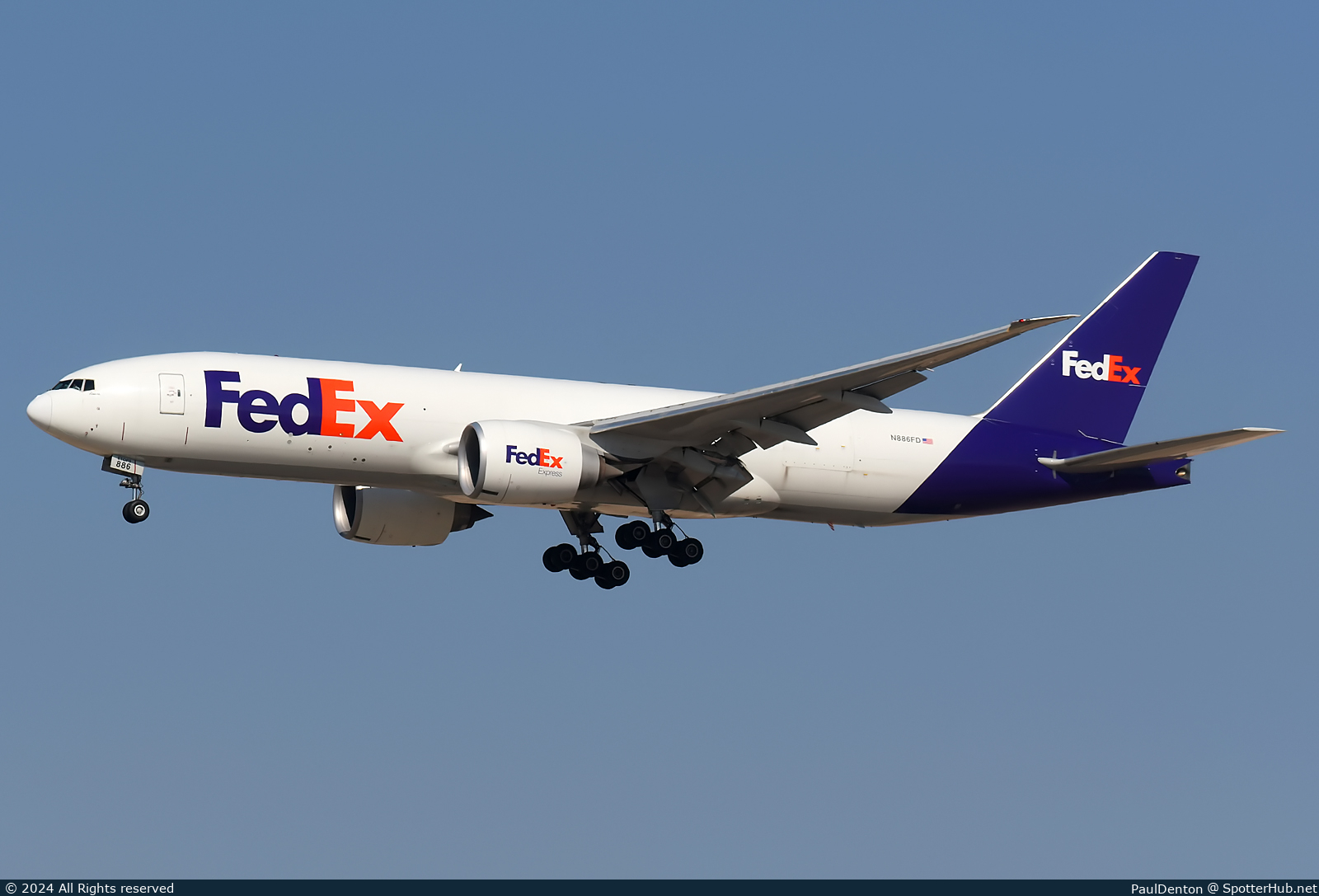 Photo of N886FD - Boeing 777-FS2 operated by FedEx