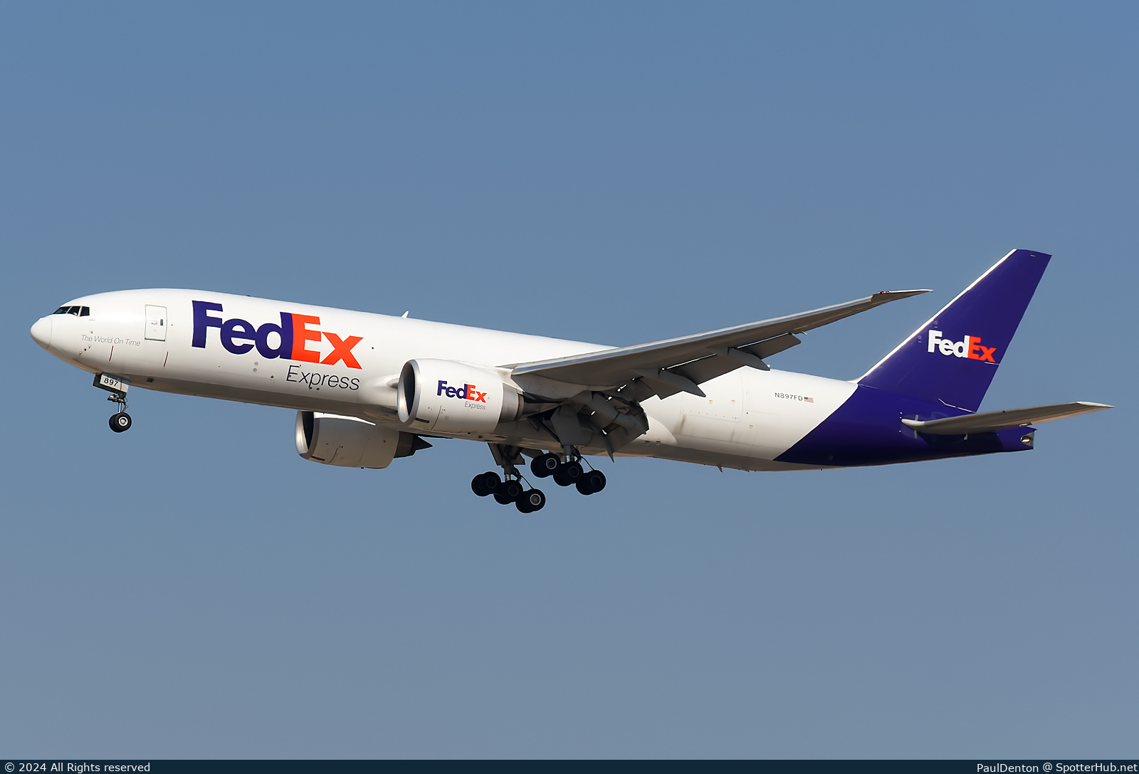 Photo of N897FD - Boeing 777-FS2 operated by FedEx