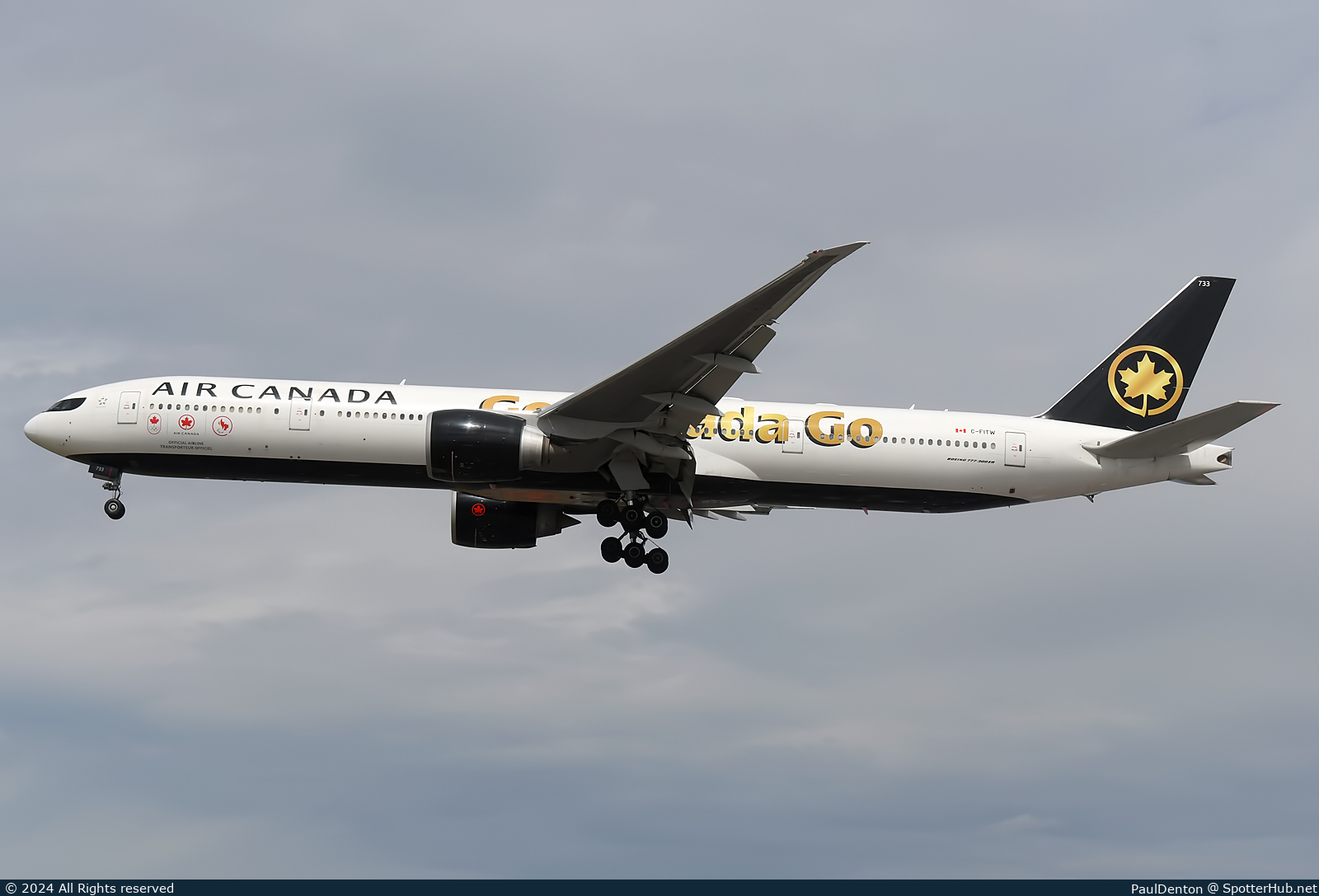Photo of C-FITW - Boeing 777-333(ER) operated by Air Canada