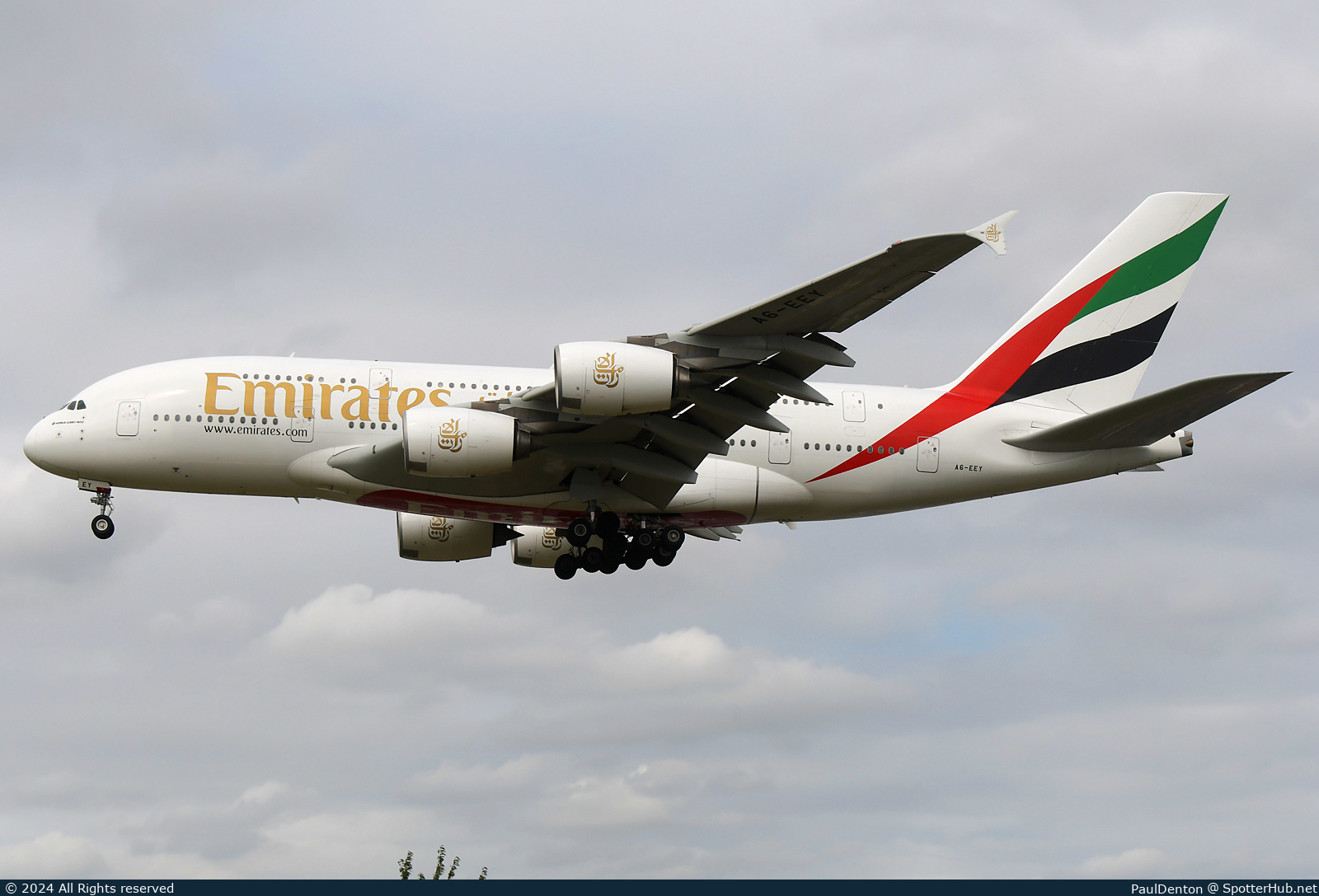 Photo of A6-EEY - Airbus A380-861 operated by Emirates