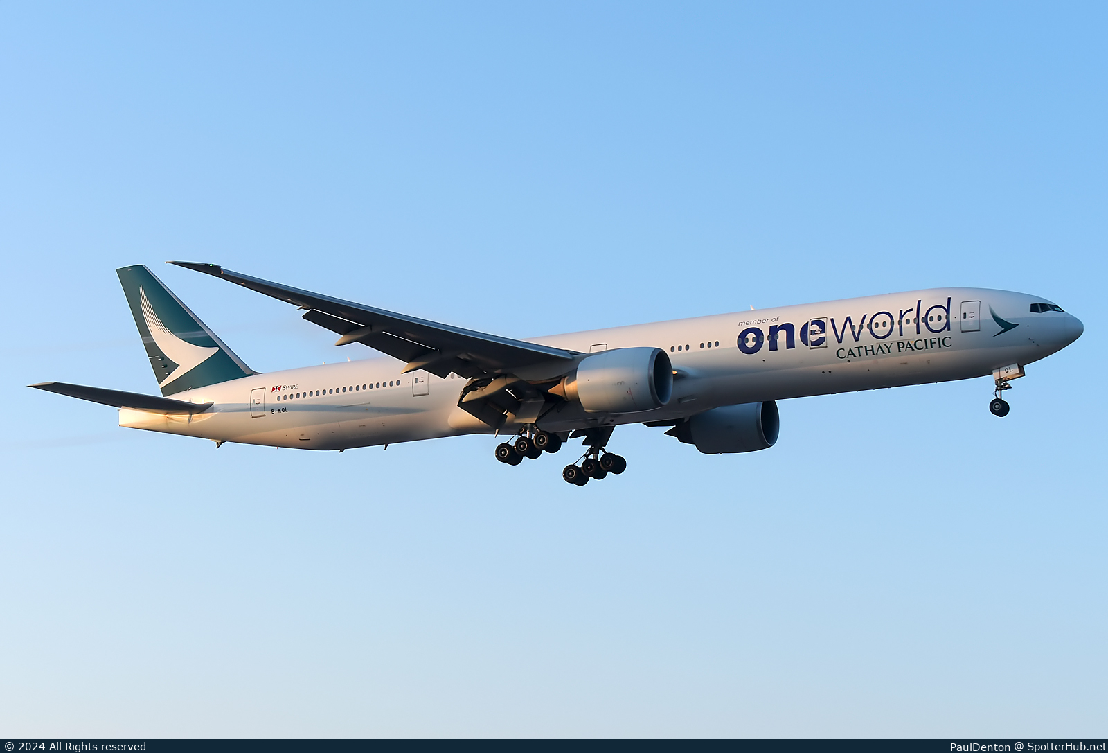 Photo of B-KQL - Boeing 777-367(ER) operated by Cathay Pacific Airways