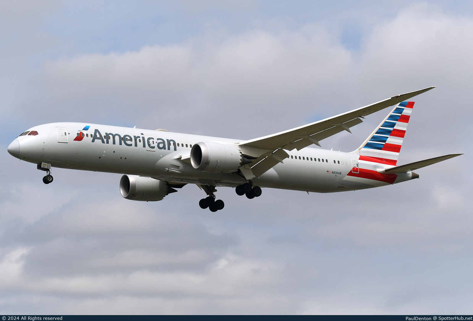 Photo of N830AN - Boeing 787-9 Dreamliner operated by American Airlines