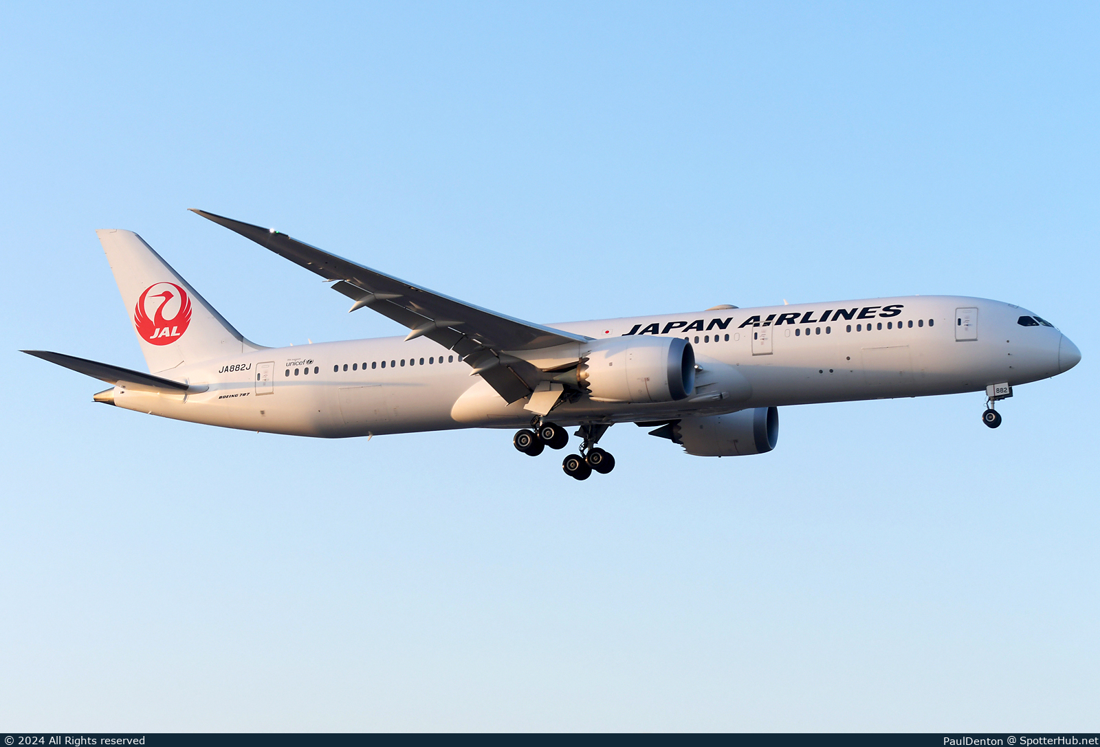 Photo of JA882J - Boeing 787-9 Dreamliner operated by Japan Airlines