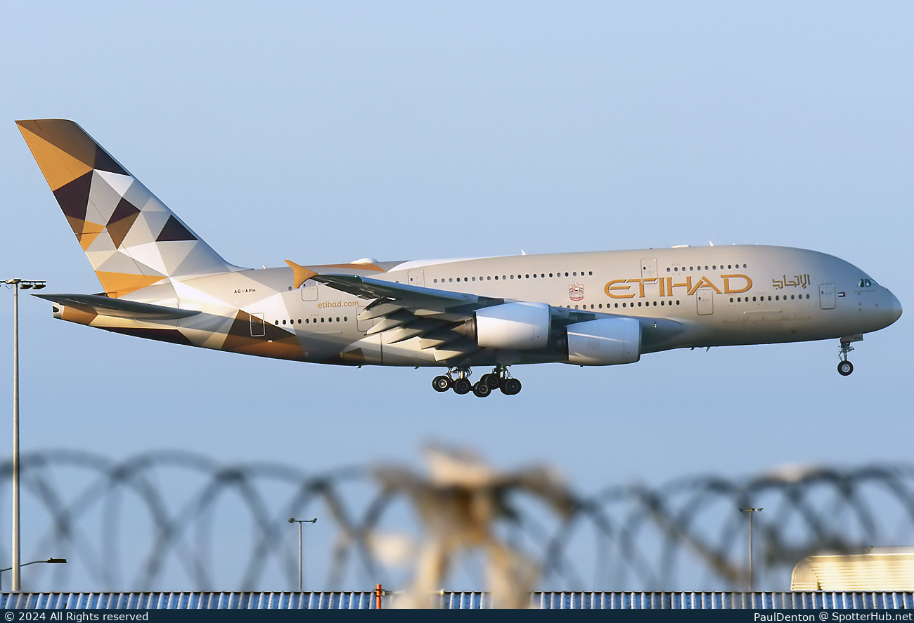 Photo of A6-APH - Airbus A380-861 operated by Etihad Airways