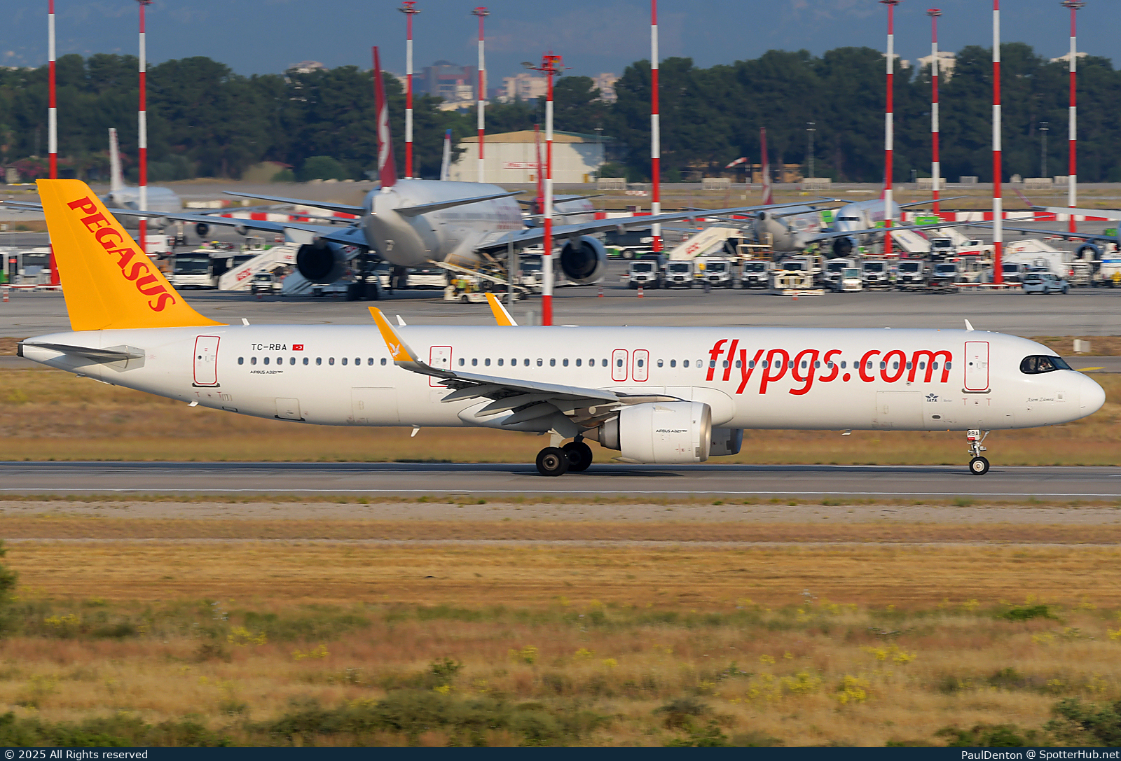 Photo of TC-RBA - Airbus A321-251NX operated by Pegasus Airlines