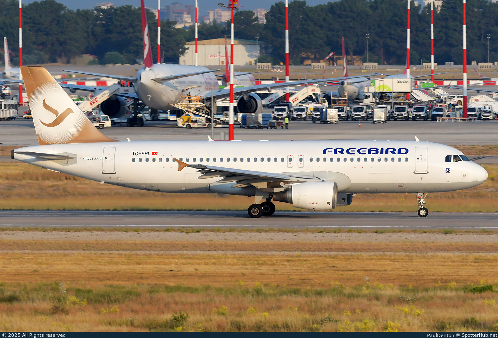 Photo of TC-FHL - Airbus A320-214 operated by Freebird Airlines