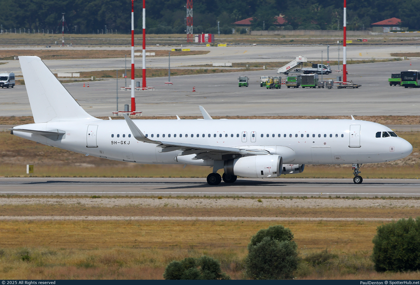 Photo of 9H-GKJ - Airbus A320-232 operated by Avion Express Malta