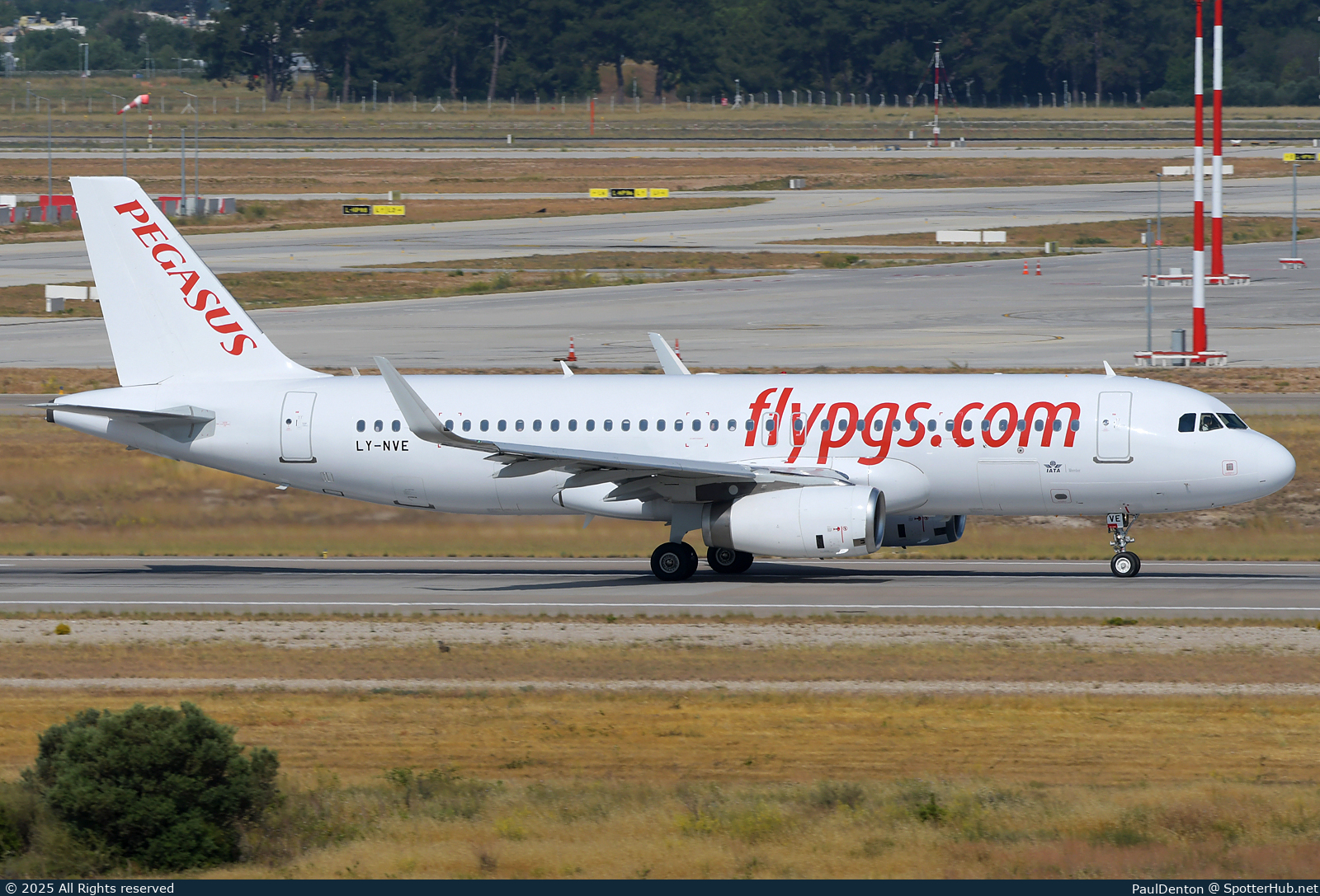 Photo of LY-NVE - Airbus A320-232 operated by Pegasus Airlines (opb Avion Express)