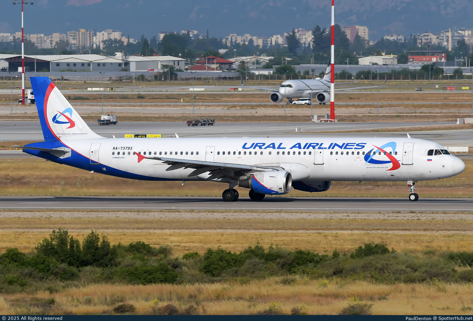 Photo of RA-73793 - Airbus A321-211 operated by Ural Airlines