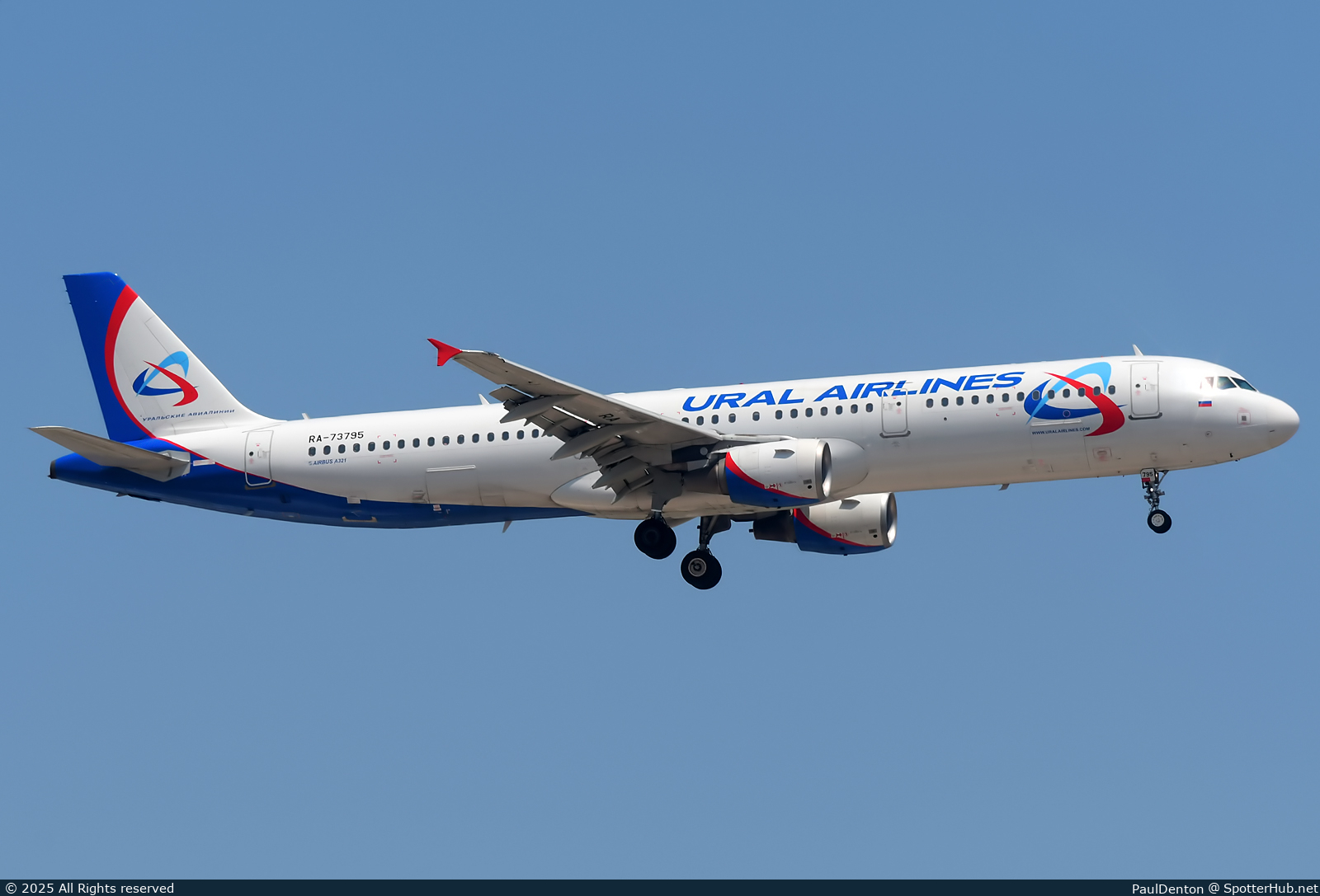 Photo of RA-73795 - Airbus A321-211 operated by Ural Airlines