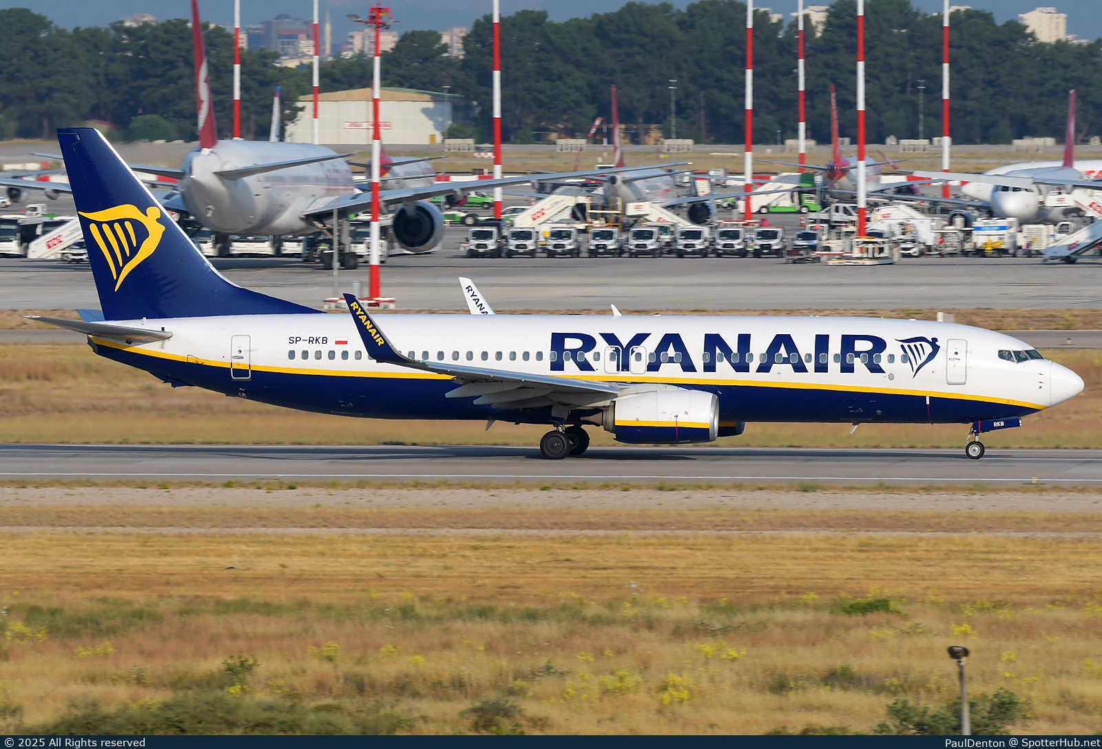Photo of SP-RKB - Boeing 737-8AS operated by Ryanair (opb Buzz)