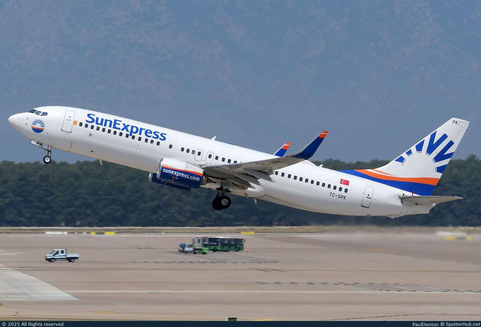 Photo of TC-SPK - Boeing 737-86N operated by SunExpress