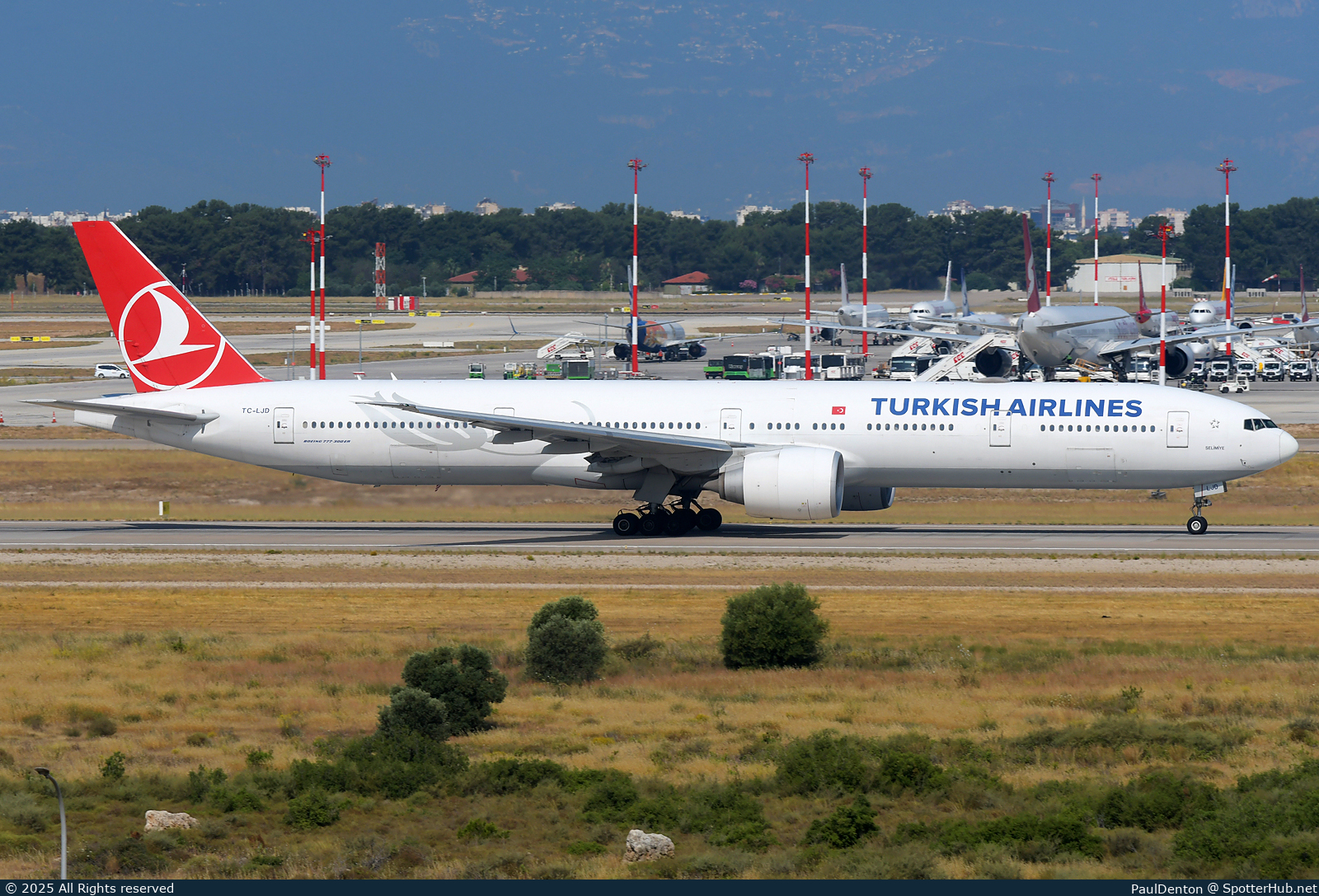 Photo of TC-LJC - Boeing 777-3F2(ER) operated by Turkish Airlines
