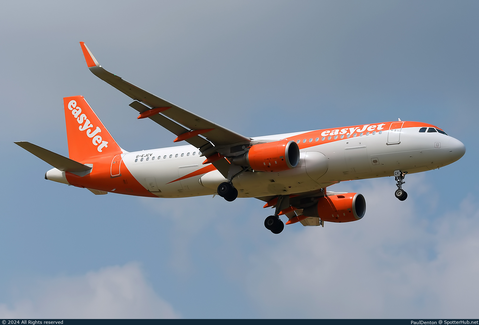 Photo of G-EJCV - Airbus A320-214 operated by easyJet