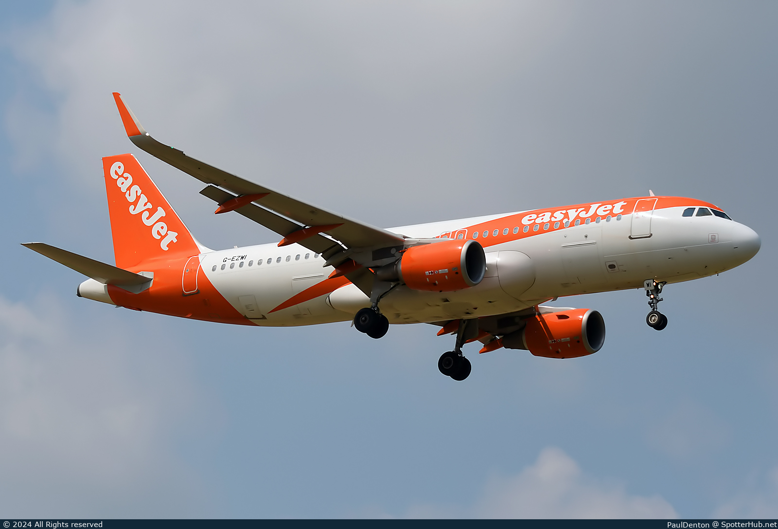 Photo of G-EZWI - Airbus A320-214 operated by easyJet