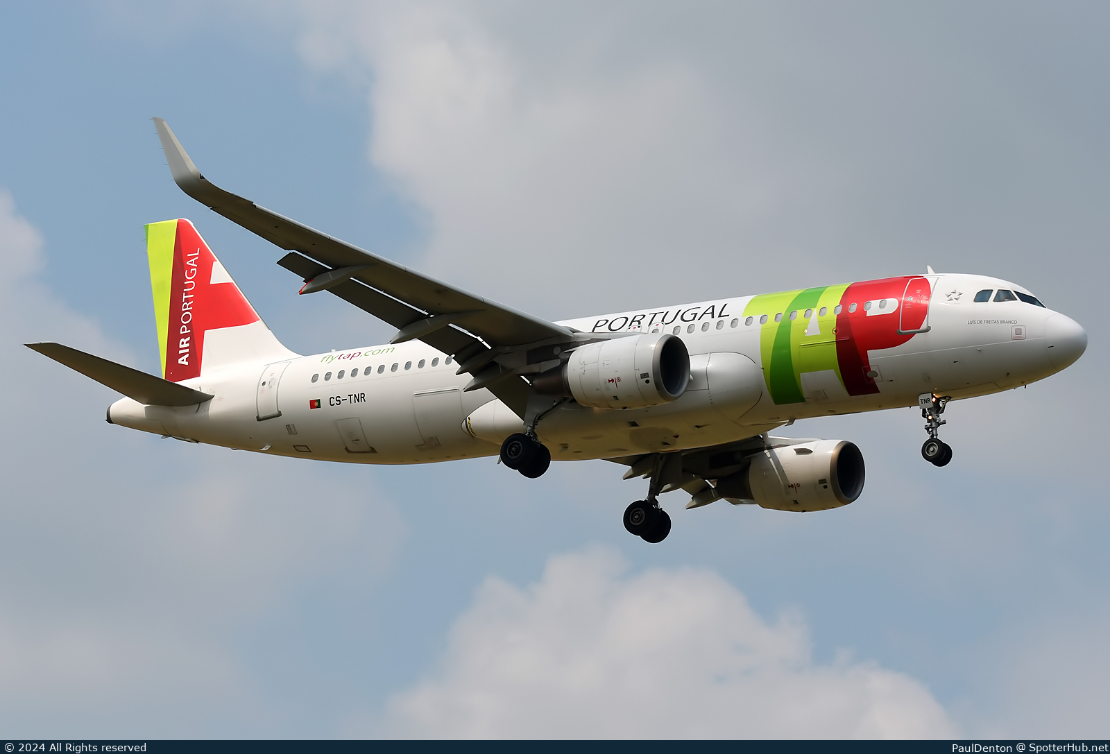 Photo of CS-TNR - Airbus A320-214 operated by TAP Air Portugal