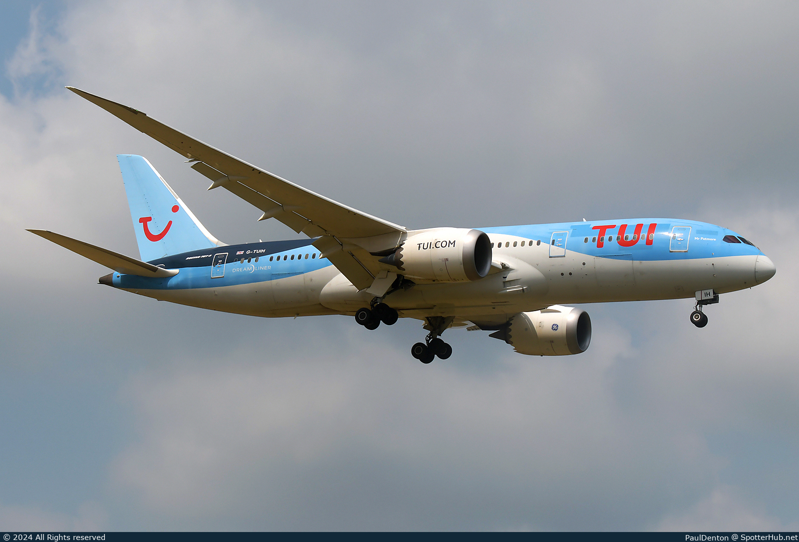 Photo of G-TUIH - Boeing 787-8 Dreamliner operated by TUI Airways