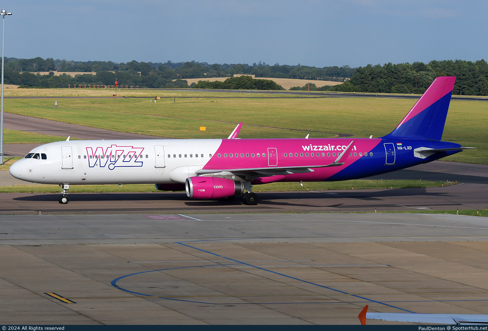 Photo of HA-LXD - Airbus A321-231 operated by Wizz Air