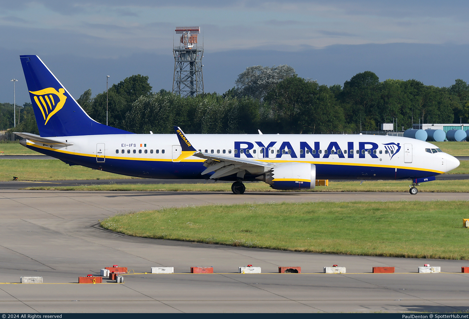 Photo of EI-IFS - Boeing 737 MAX 8-200 operated by Ryanair