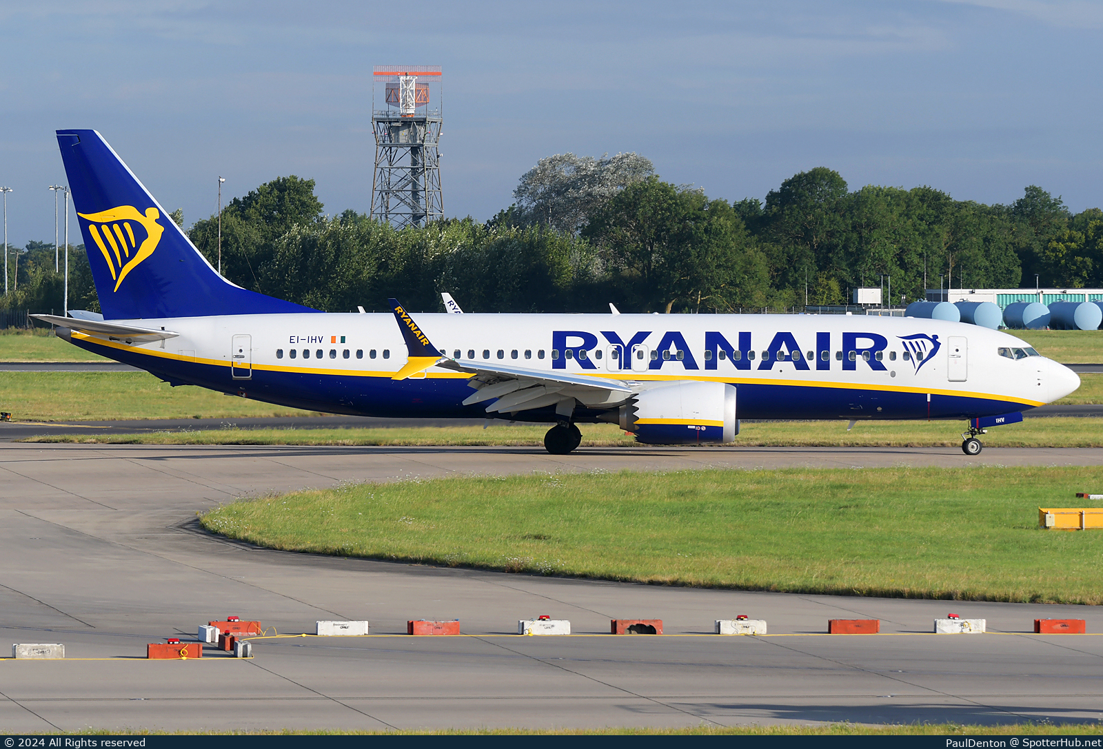 Photo of EI-IHV - Boeing 737 MAX 8-200 operated by Ryanair