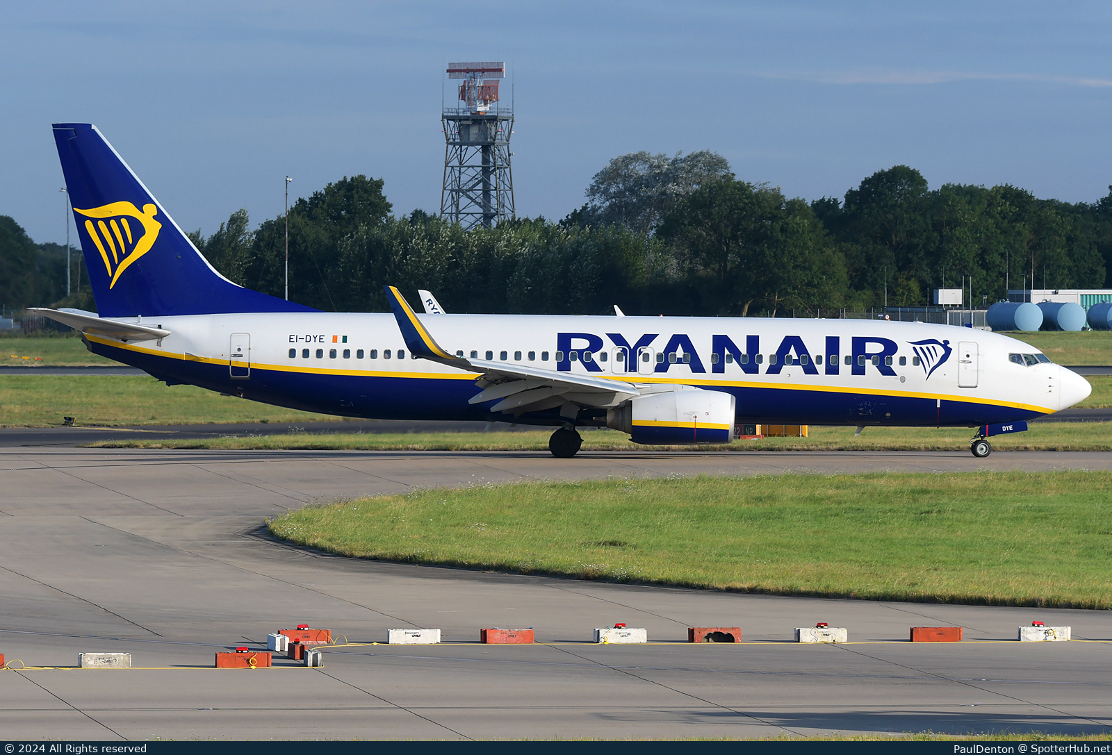 Photo of EI-DYE - Boeing 737-8AS operated by Ryanair