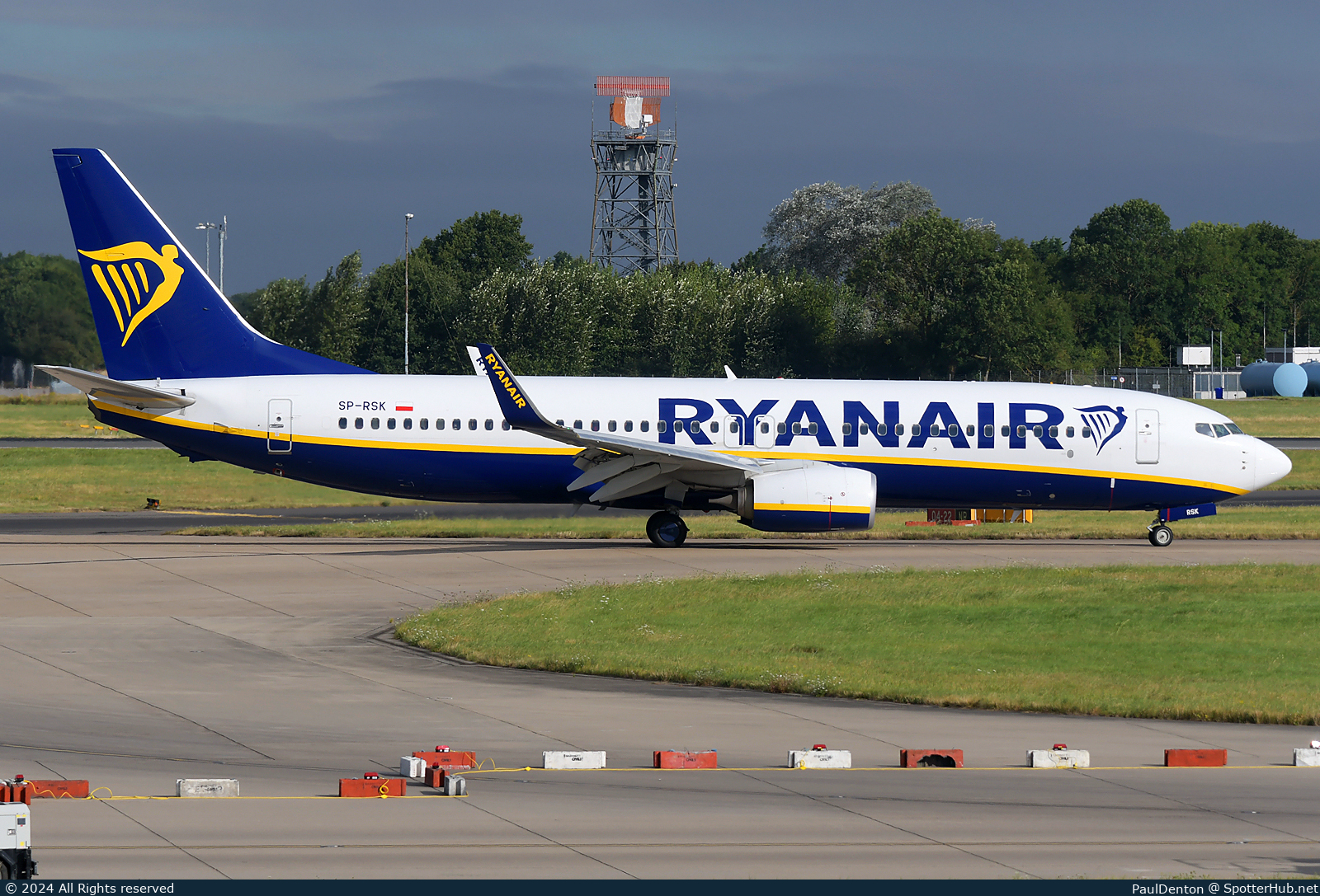 Photo of SP-RSK - Boeing 737-8AS operated by Ryanair (opb Buzz)