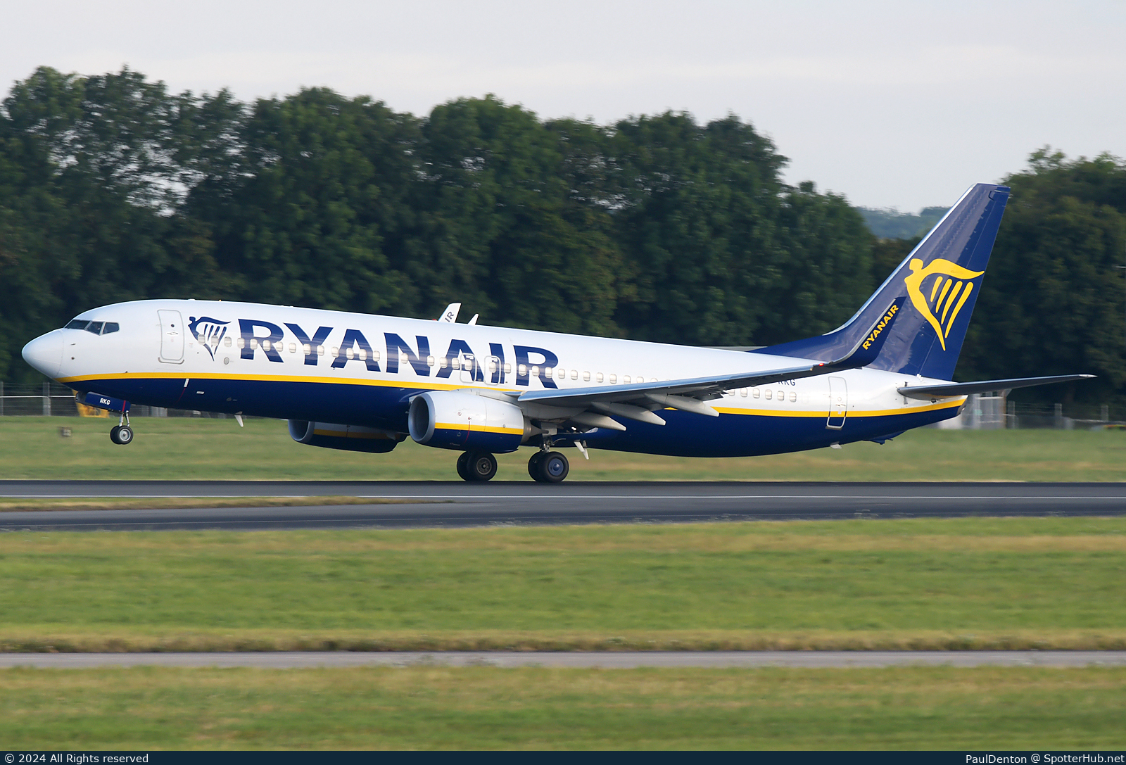 Photo of SP-RKG - Boeing 737-8AS operated by Ryanair (opb Buzz)