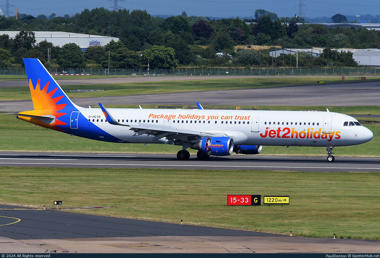 Photo of G-HLYB - Airbus A321-211 operated by Jet2