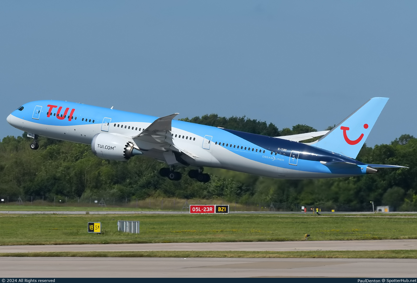 Photo of G-TUIO - Boeing 787-9 Dreamliner operated by TUI Airways