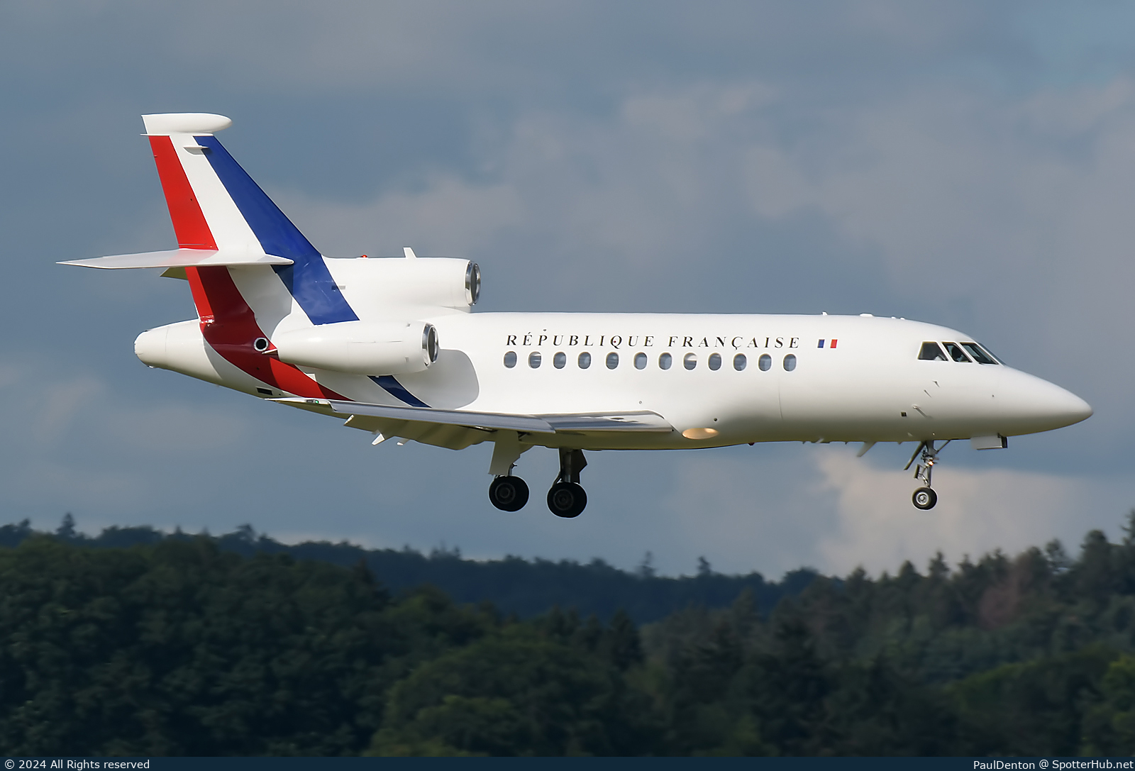 Photo of F-RAFQ - Dassault Falcon 900 operated by Government of France