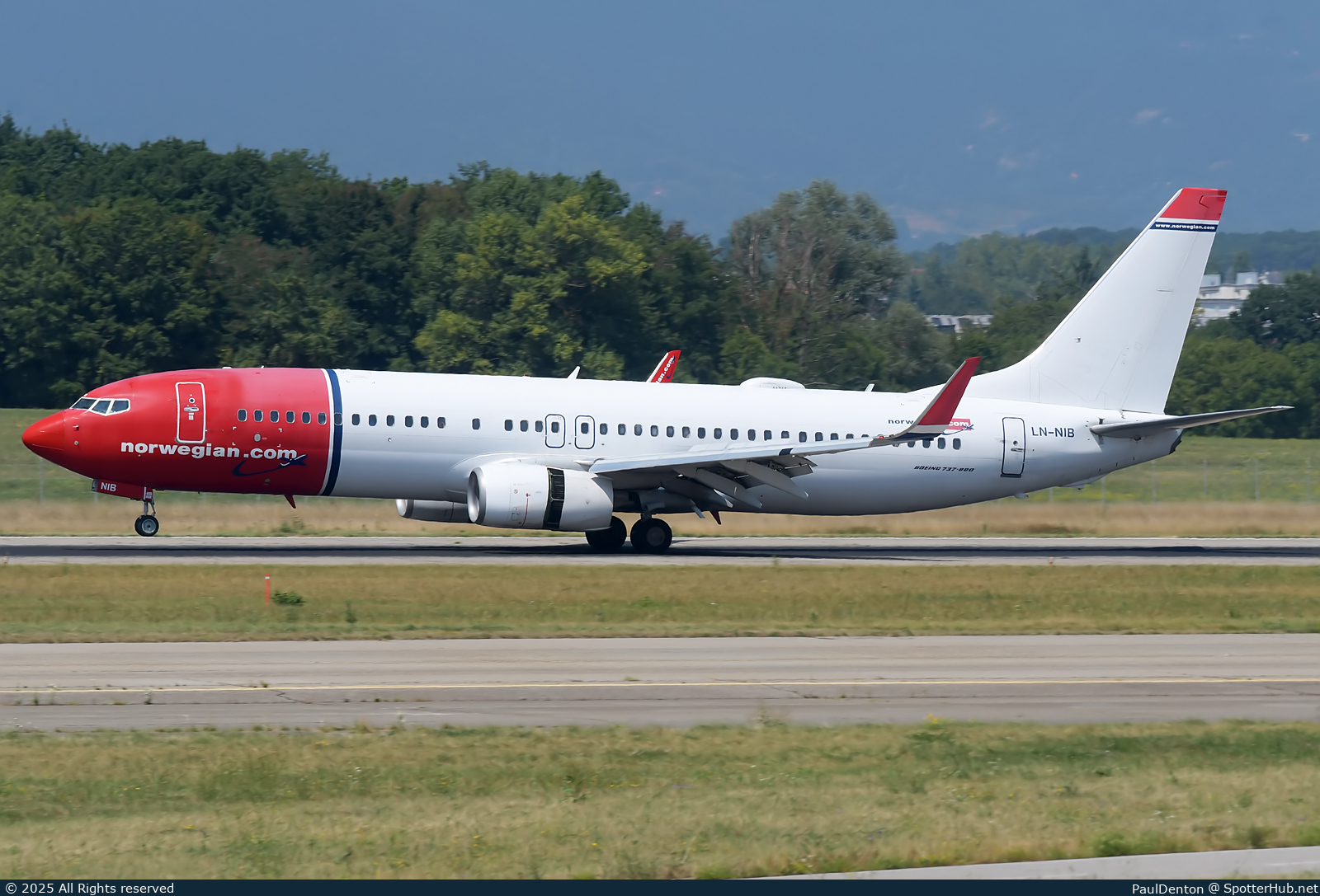 Photo of LN-NIB - Boeing 737-86J operated by Norwegian Air Shuttle