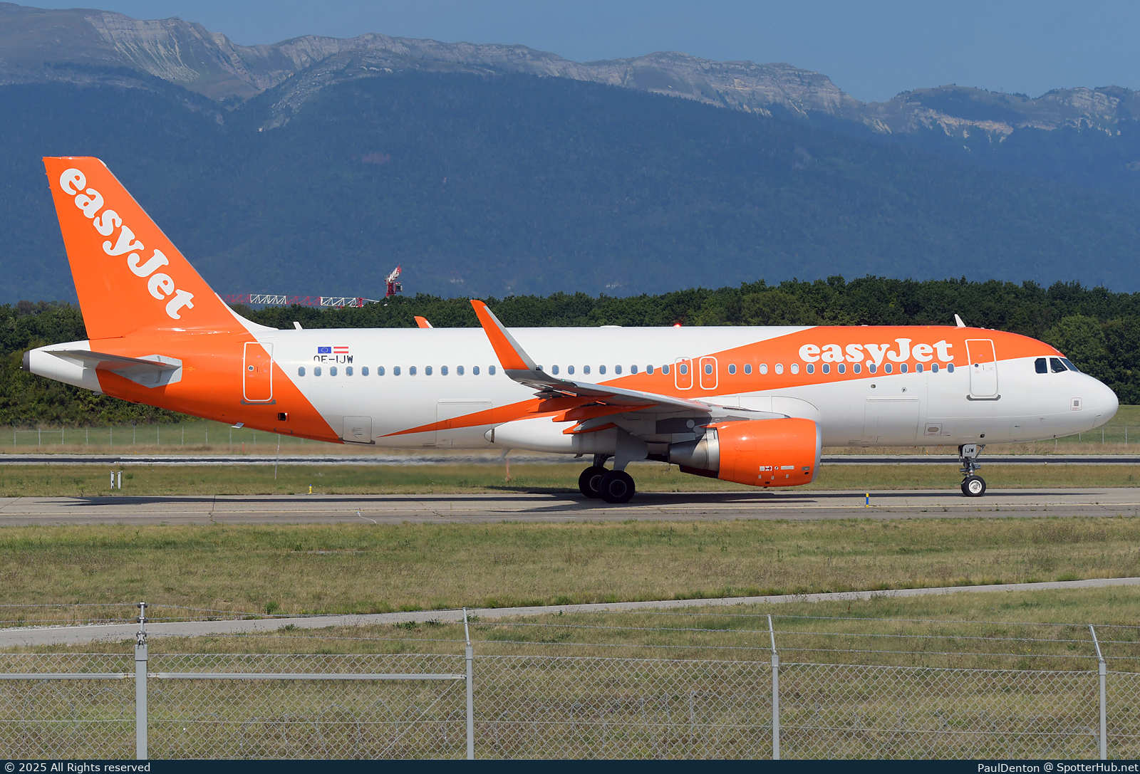 Photo of OE-IJW - Airbus A320-214 operated by easyJet Europe