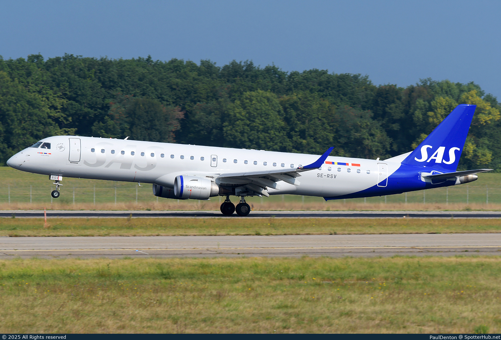 Photo of SE-RSV - Embraer ERJ-195LR operated by SAS Link