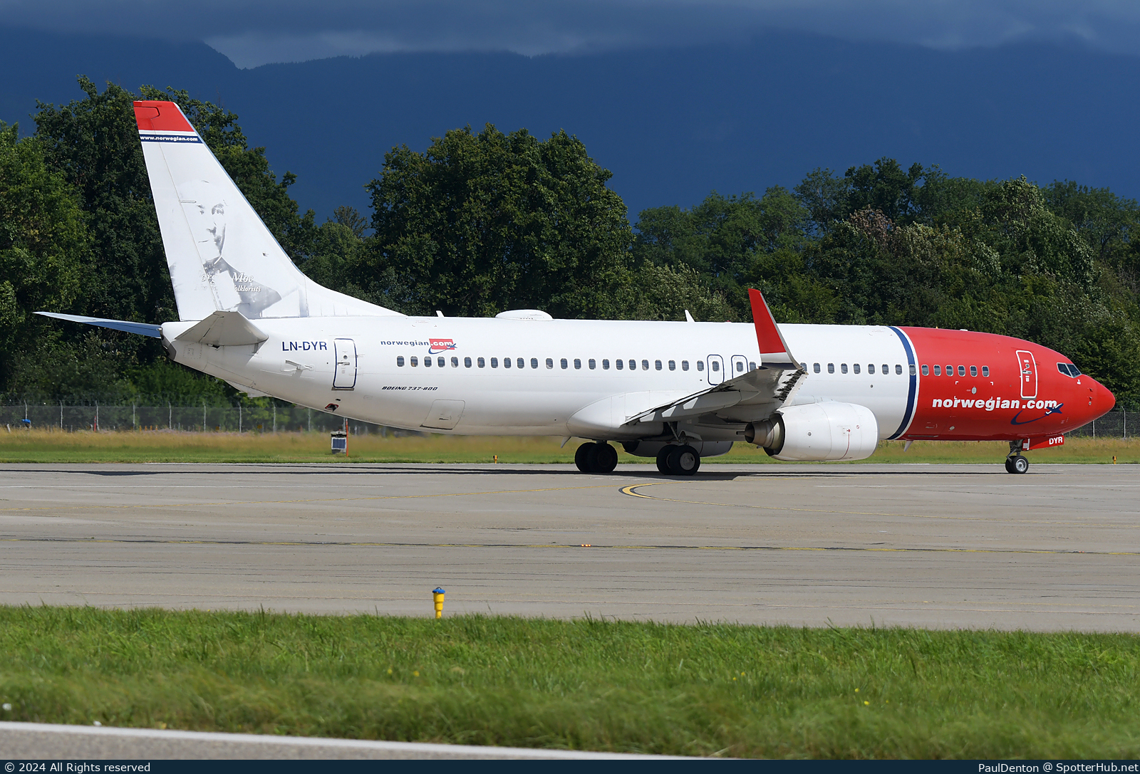 Photo of LN-DYR - Boeing 737-8JP operated by Norwegian Air Shuttle