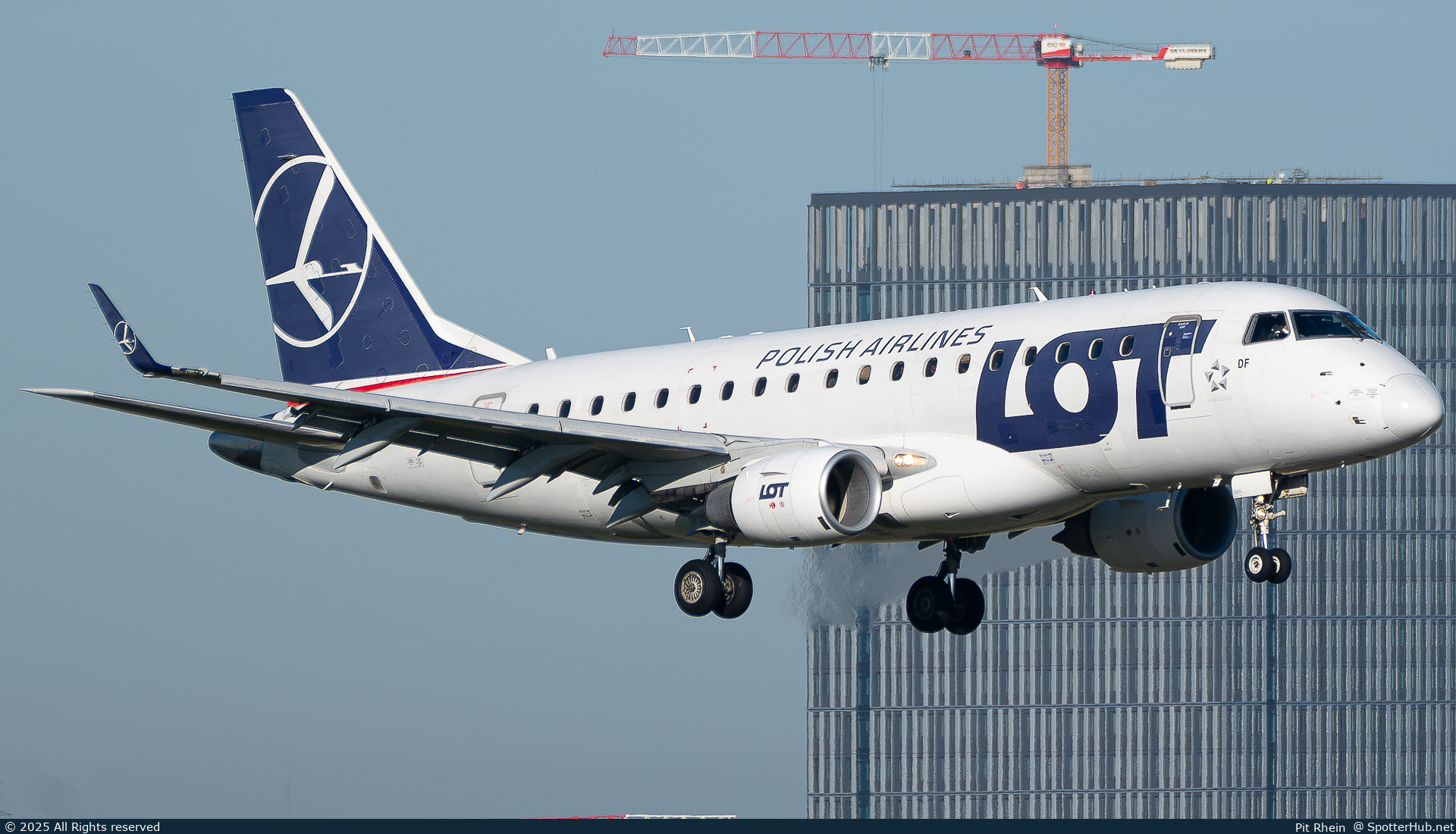Photo of SP-LDF - Embraer ERJ-170STD operated by LOT Polish Airlines