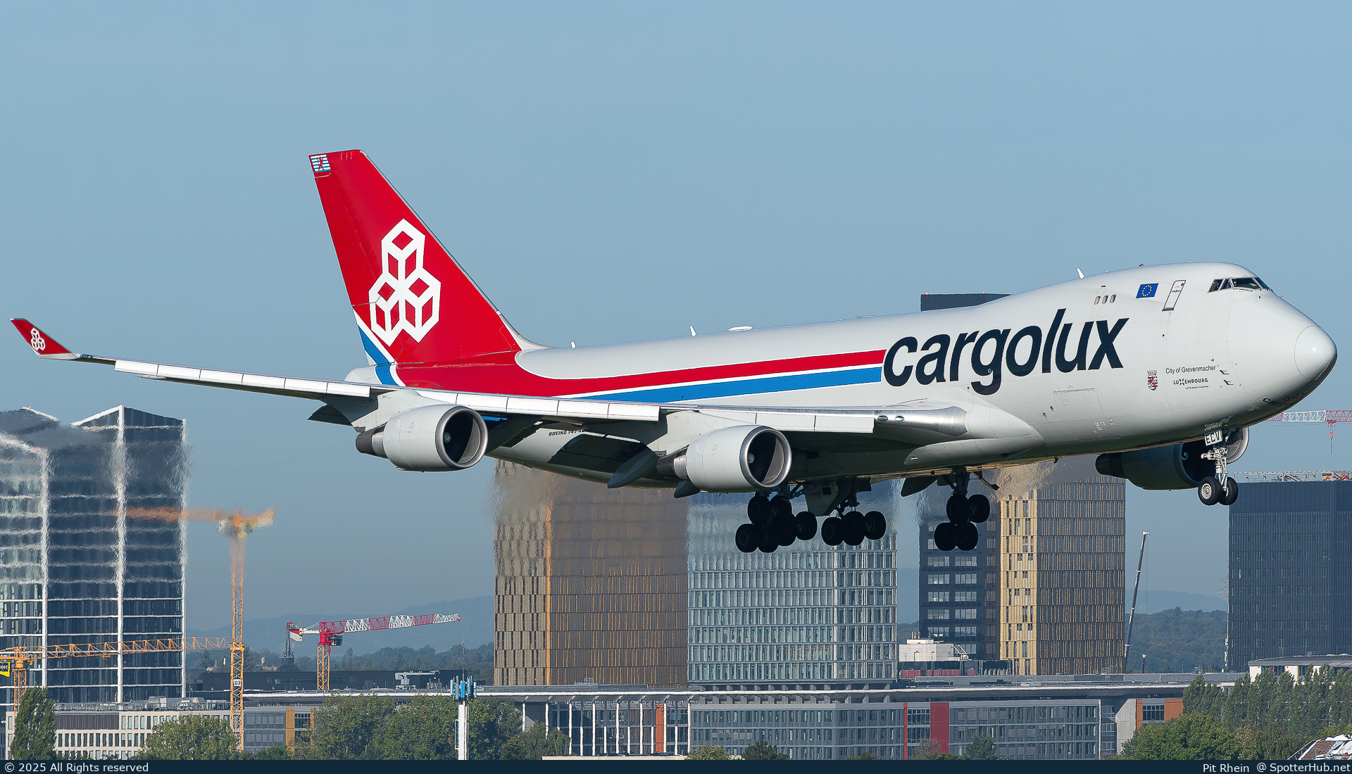 Photo of LX-ECV - Boeing 747-4HQF(ER) operated by Cargolux
