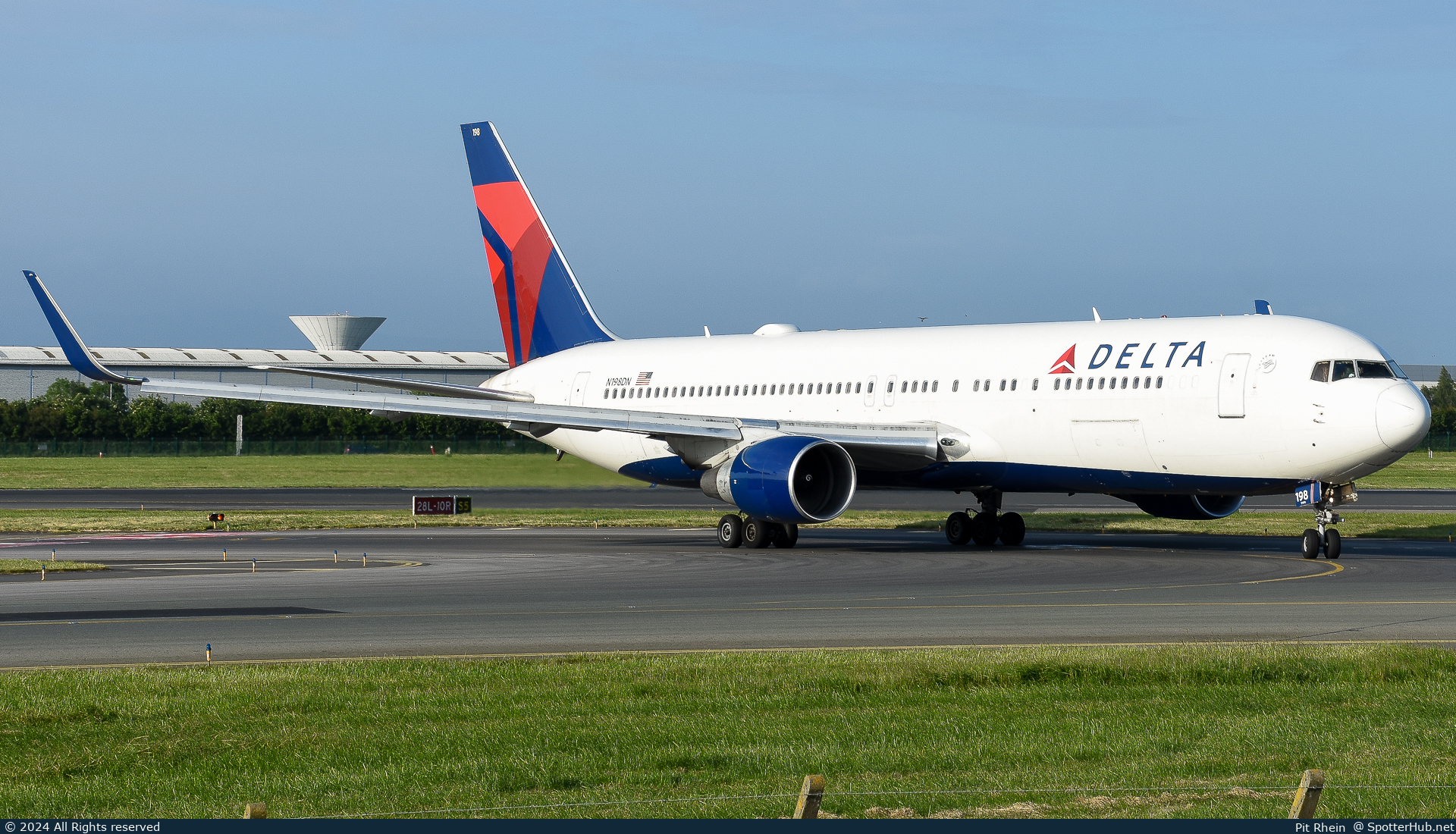 Photo of N198DN - Boeing 767-332(ER) operated by Delta Air Lines