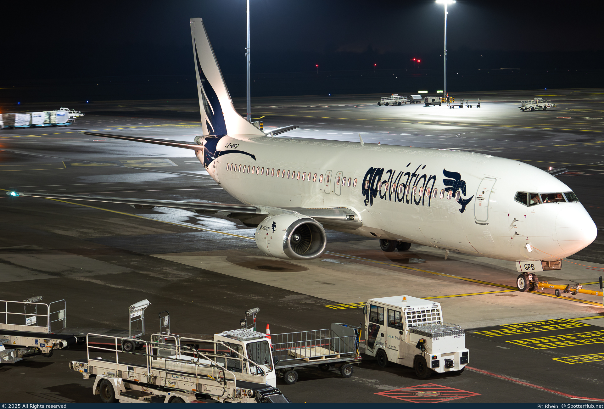 Photo of LZ-GPB - Boeing 737-405 operated by GP Aviation