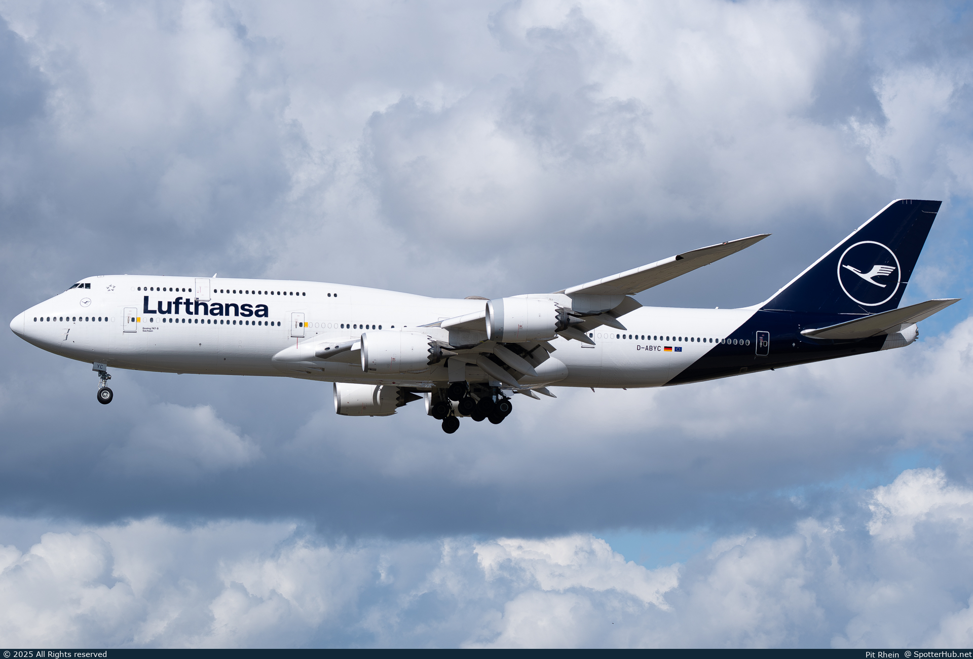 Photo of D-ABYC - Boeing 747-830 operated by Lufthansa