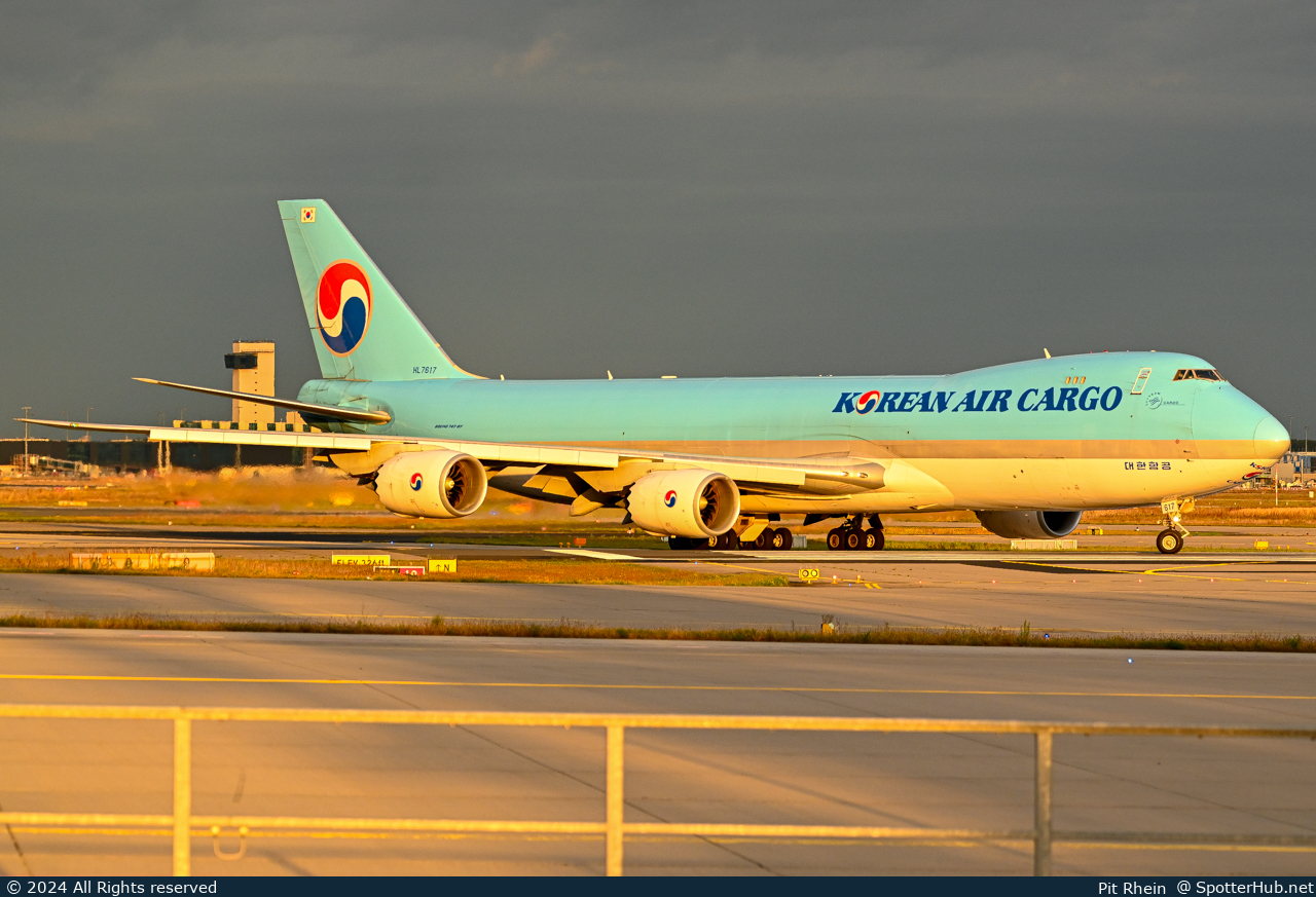 Photo of HL7617 - Boeing 747-8B5F operated by Korean Air Cargo