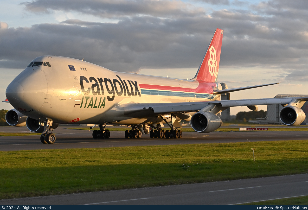 Photo of LX-VCV - Boeing 747-4R7F operated by Cargolux Italia